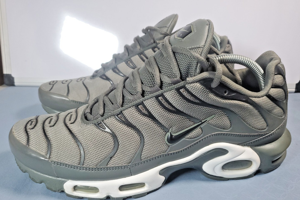 Nike Air Max Plus TN Dark Stucco River Rock Grey Black 852630-013 Men's Size 11